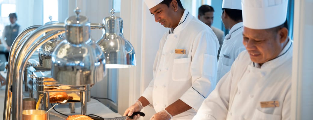 Kokke tilbereder morgenmad