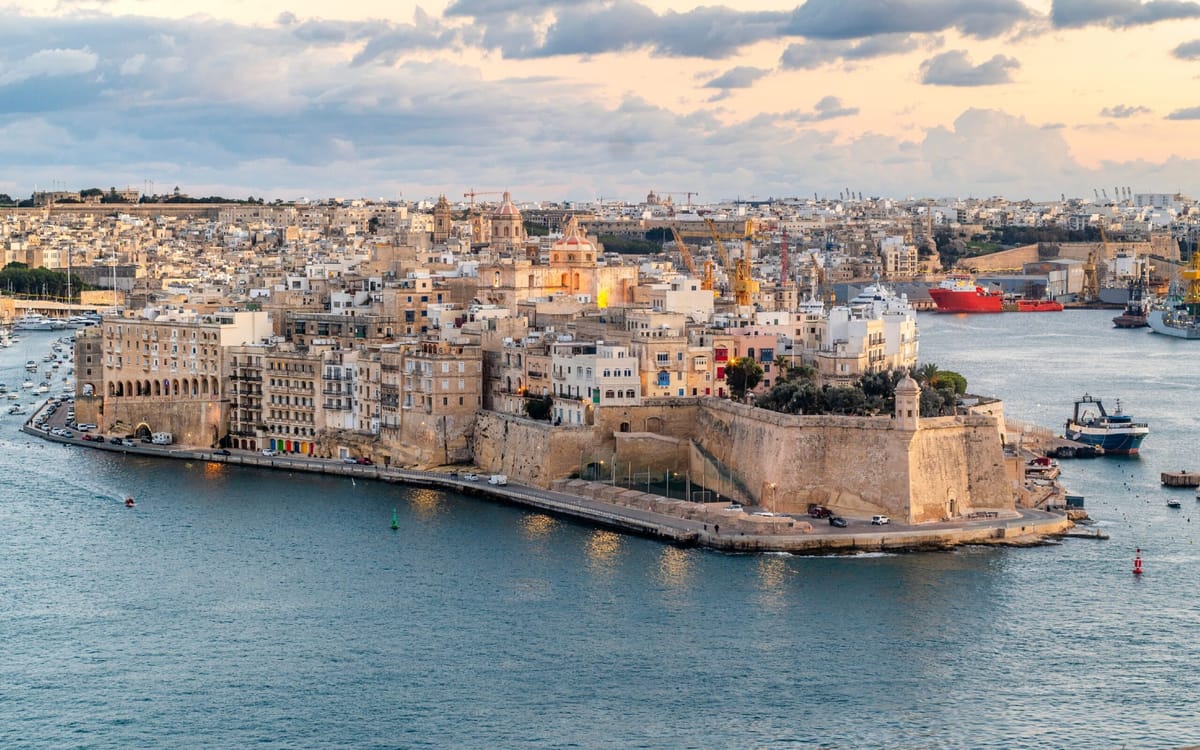 Malta, Sicilien og orientalske eventyr