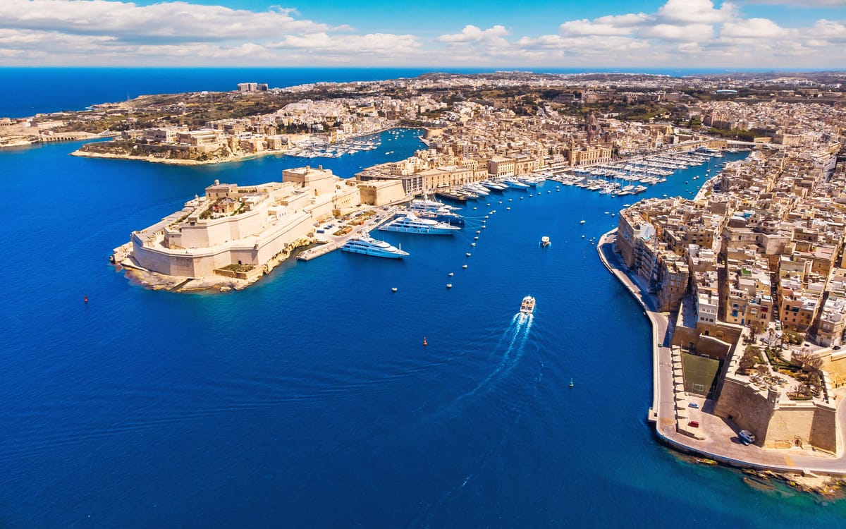 Kom med ombord på det nyrenoverede skib fra Athen til Malaga
