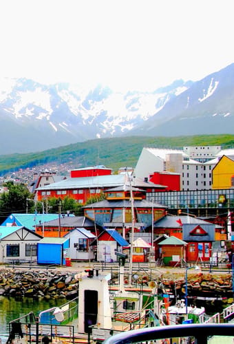 Farverige huse i Ushuaia, Argentina, verdens sydligste krydstogtshavn
