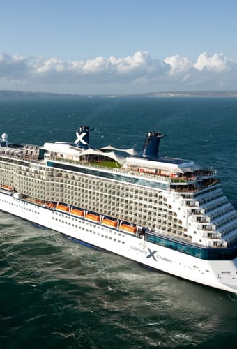 Celebrity Equinox krydstogtskib set fra luften