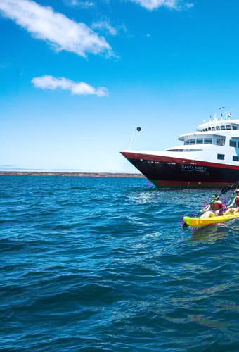 MS Santa Cruz II. Hurtigruten ekspeditionsskib på Galapagos