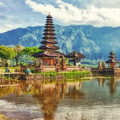 Indonesien, Bali, Det Centrale Højland og Nordkysten, Tempel ved Sø