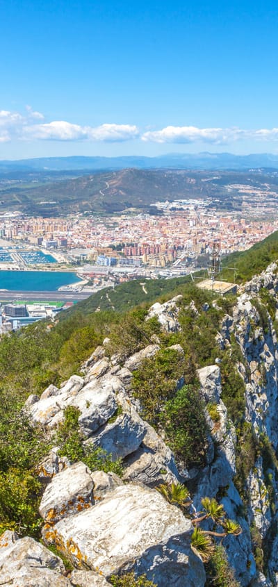 Gibraltarklippen med udsigt over Middelhavet og to kontinenter