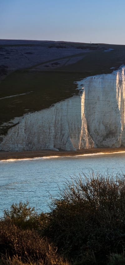 De ikoniske hvide kridtklinter ved Dover, England &ndash; krydstogtanl&oslash;b i Kanalen