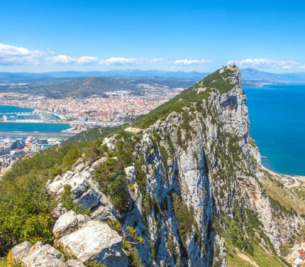 Gibraltarklippen med udsigt over Middelhavet og to kontinenter