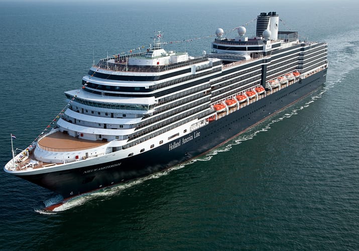 HAL-Nieuw-Statendam krydstogtskib set skråt forfra