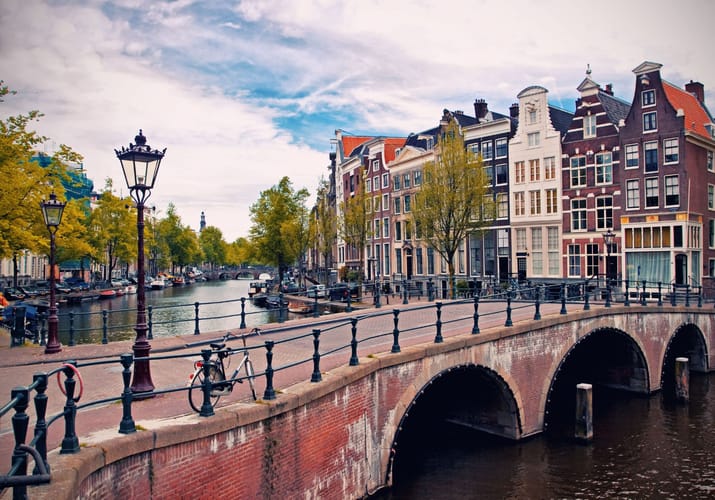 bro over kanal i Amsterdam