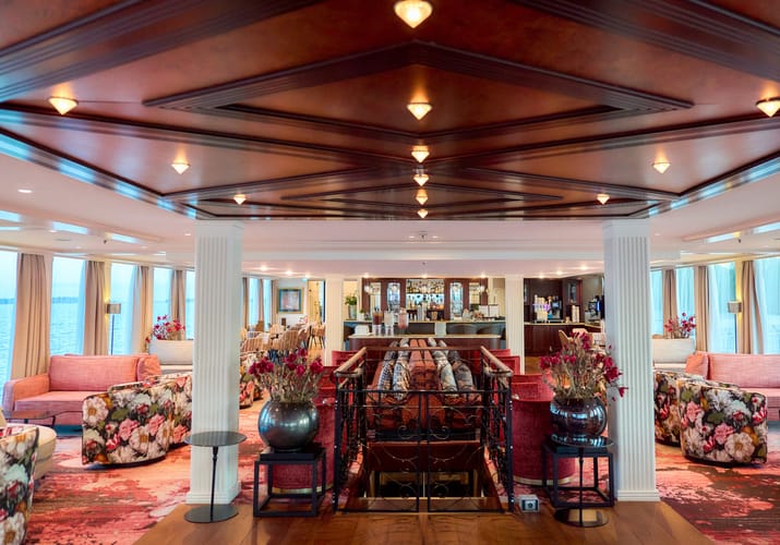 amadolce interior main lounge